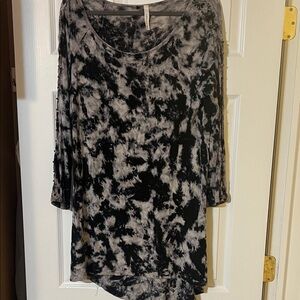 American Age Black and Gray Long Sleeve Top